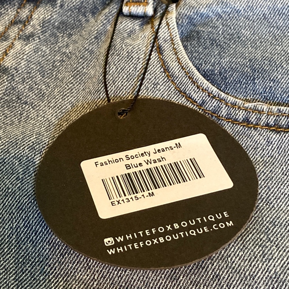 NWT White Fox Boutique Light Blue Straight Jeans